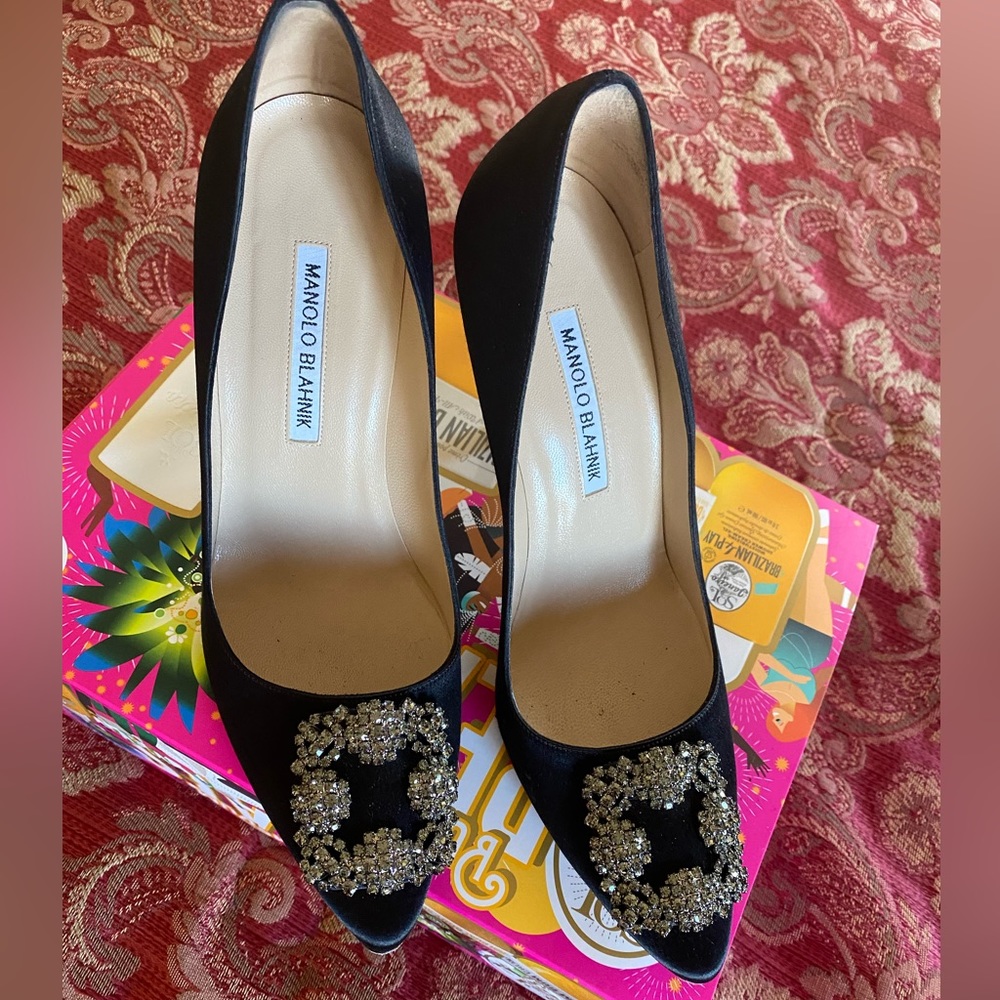 Manolo Blahnik Hangisi - Picture 1 of 3